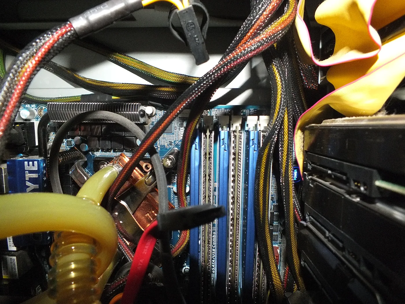 What games can I run photo of a desktop gaming PC used to check a CPU and GPU catalog